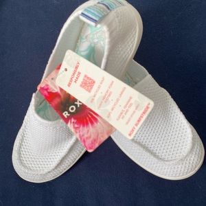 NWT!  Roxy slip-ons! Size 6 💕